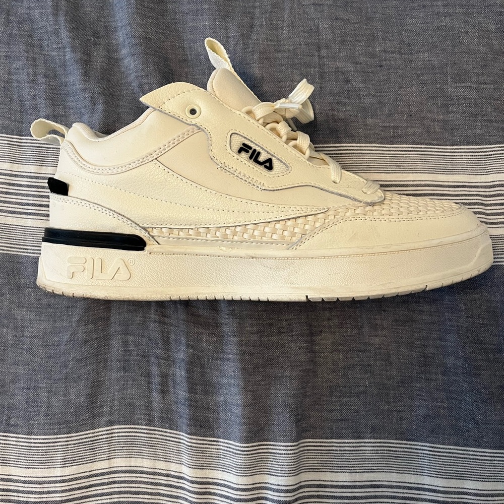 FILA T-1 Saga Mid